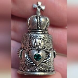 Claddagh  Pewter Thimble By The Pewter dragon Retired Green Rhinestone 6469 2000
